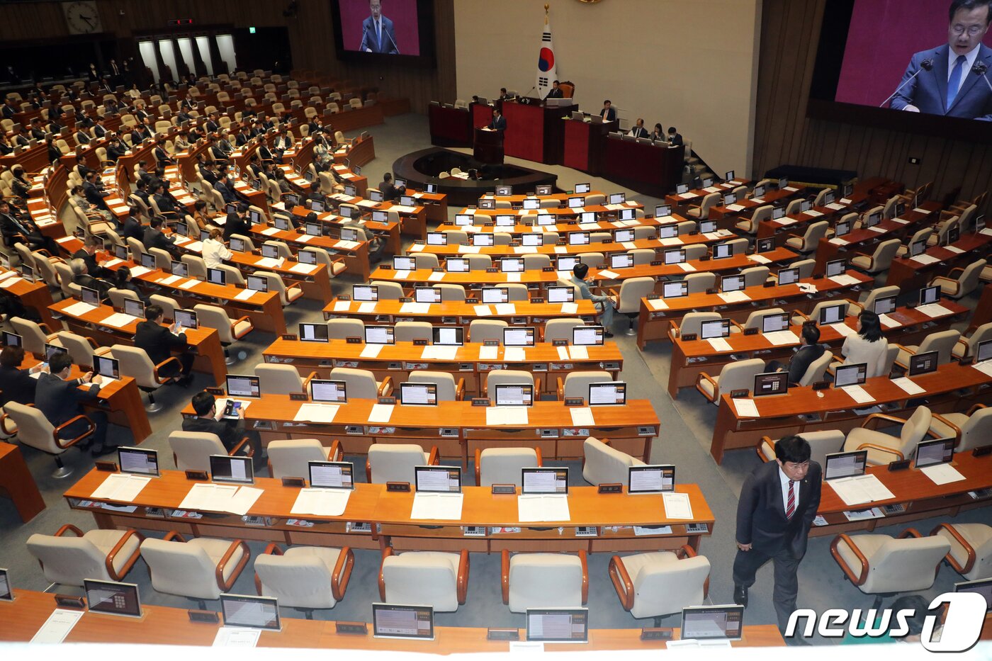 본문 이미지 - 27일 오후 서울 여의도 국회에서 열린 제405회 국회(임시회) 제5차 본회의. 2023.4.27/뉴스1 ⓒ News1 황기선 기자