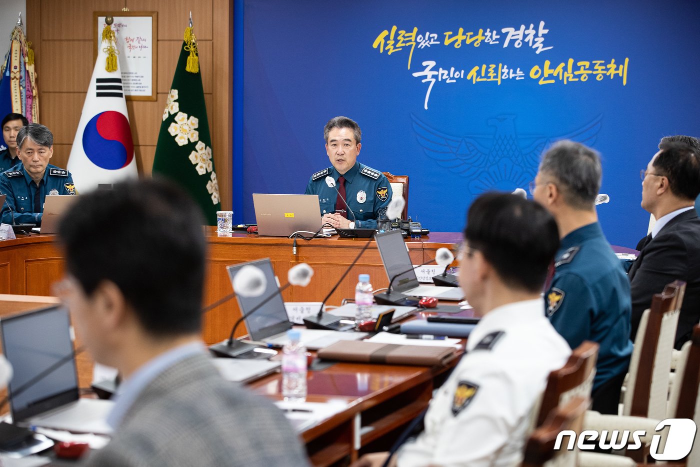 윤희근 경찰청장이 27일 서울 서대문구 경찰청에서 열린 노동절 집회 관련 상황 점검 회의에서 모두 발언을 하고 있다. 2023.4.27/뉴스1 ⓒ News1 유승관 기자