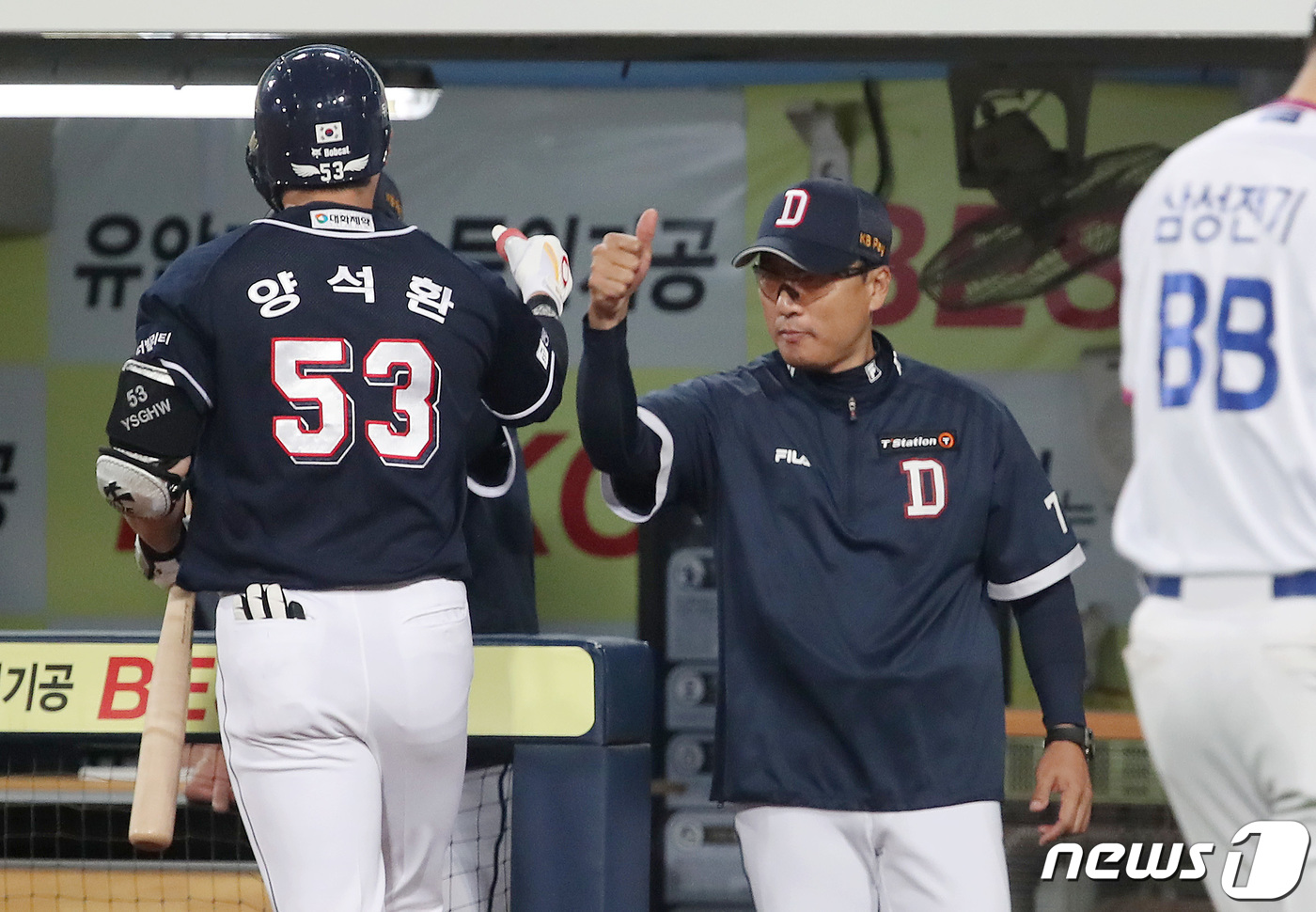 (대구=뉴스1) 공정식 기자 = 27일 오후 대구 삼성라이온즈파크에서 열린 프로야구 '신한은행 SOL 2023 KBO리그' 두산 베어스와 삼성 라이온즈의 경기, 이승엽 감독이 7회 …