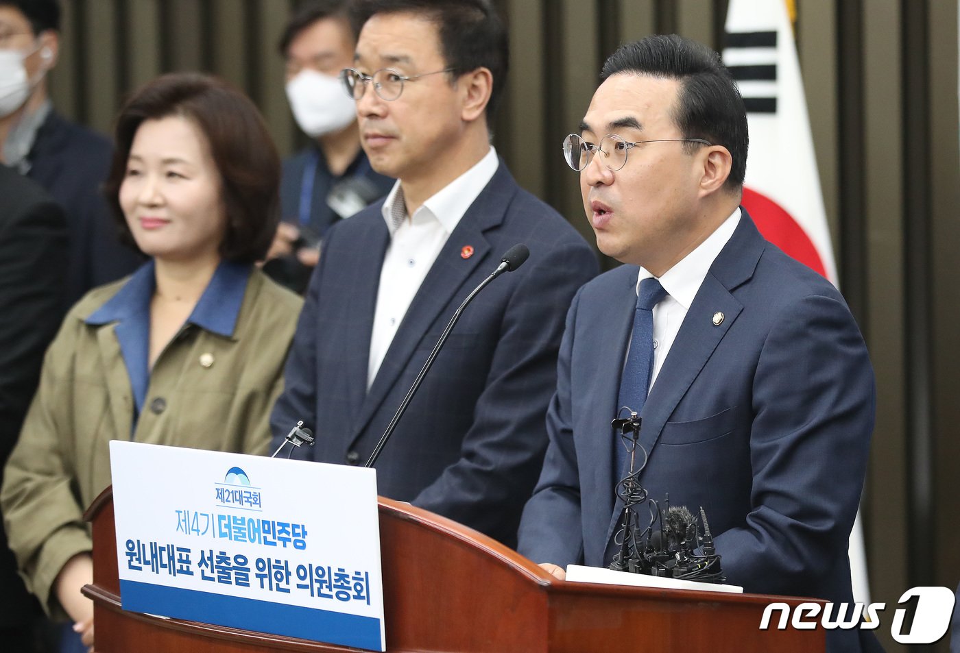 본문 이미지 - 박홍근 더불어민주당 원내대표가 28일 오전 서울 여의도 국회에서 열린 &#39;제4기 원내대표 선출 의원총회&#39;에서 발언을 하고 있다. 2023.4.28/뉴스1 ⓒ News1 임세영 기자