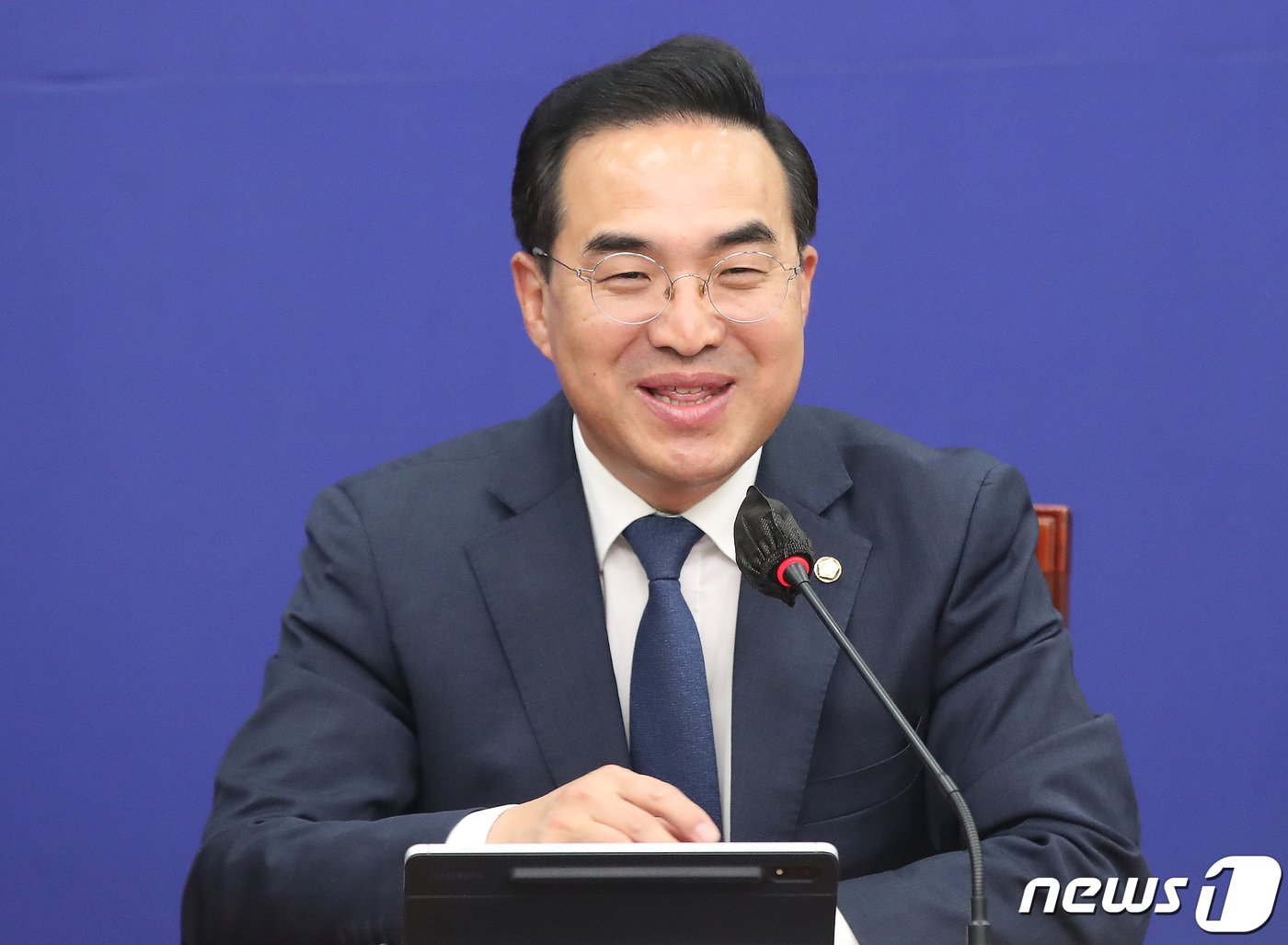 본문 이미지 - 박홍근 더불어민주당 원내대표가 28일 오전 서울 여의도 국회에서 열린 최고위원회의에서 모두발언을 하고 있다. 2023.4.28/뉴스1 ⓒ News1 임세영 기자