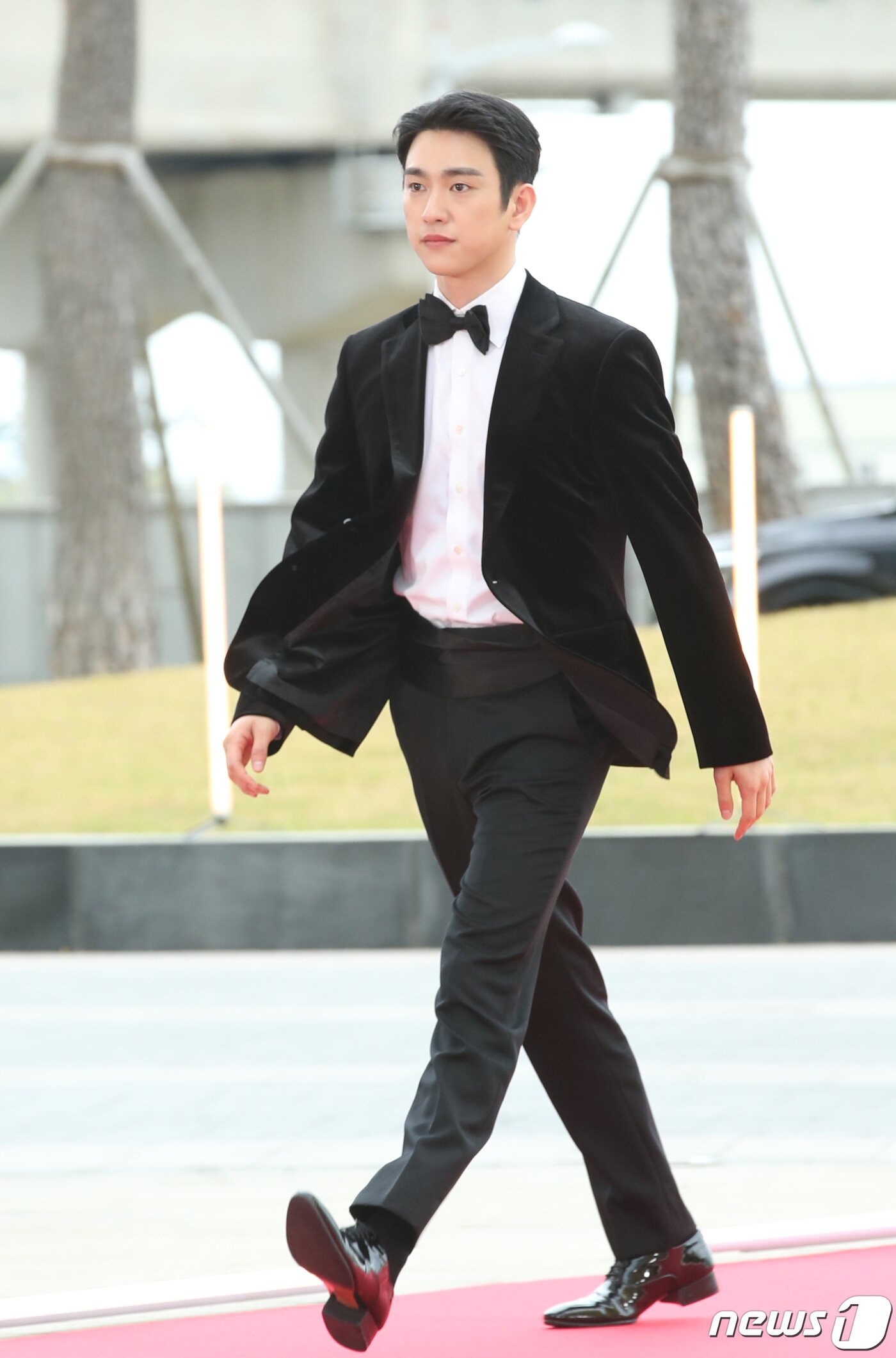 본문 이미지 - 갓세븐 박진영이 28일 오후 인천 파라다이스시티에서 열린 '제59회 백상예술대상'에 참석하고 있다. ⓒ News1 권현진 기자