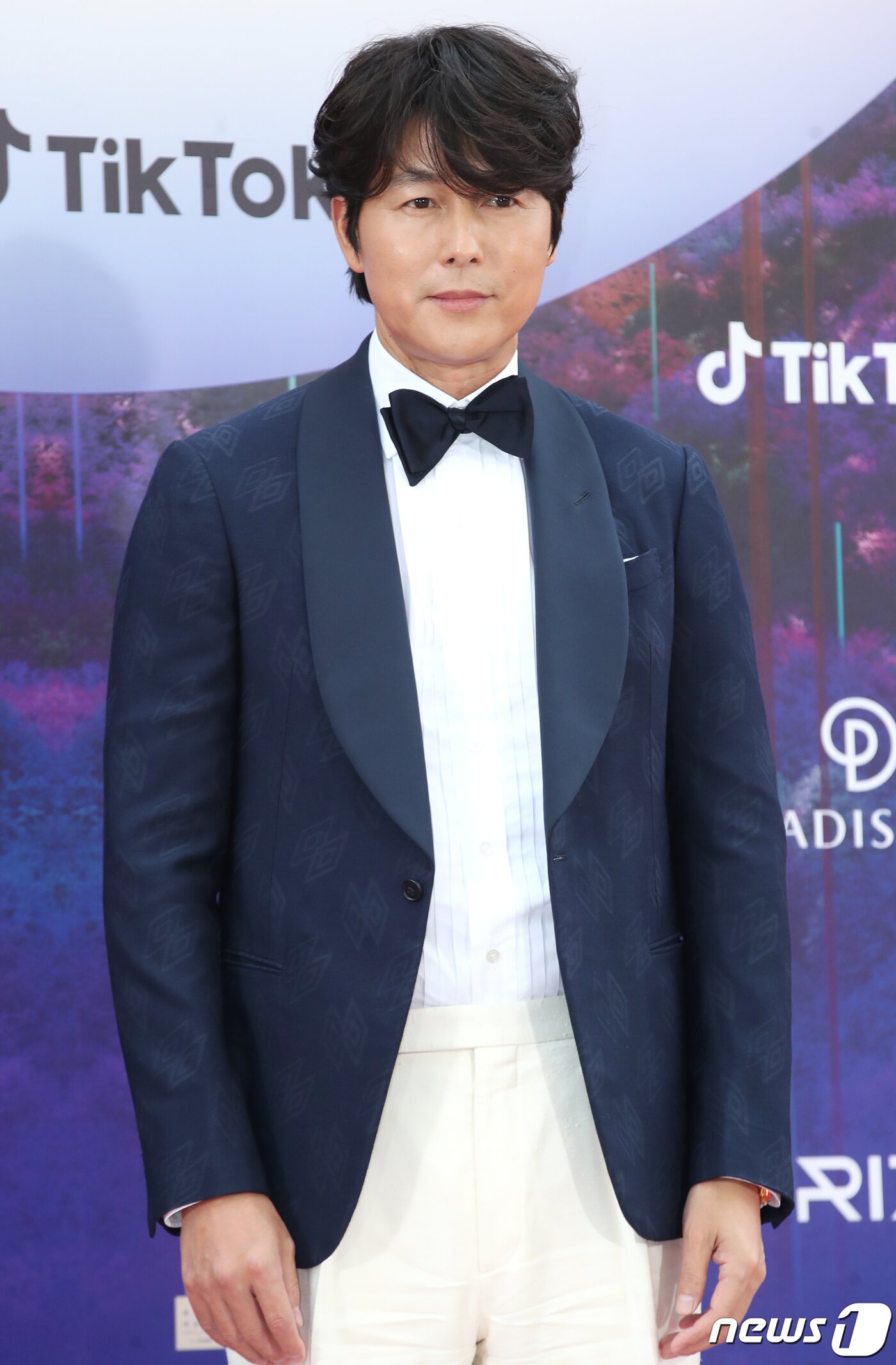 본문 이미지 - 배우 정우성이 28일 오후 인천 파라다이스시티에서 열린 '제59회 백상예술대상' 레드카펫 행사에서 매력을 발산하고 있다. ⓒ News1 권현진 기자