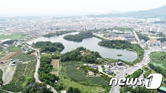 본문 이미지 - 충주시는 2027년 시립미술관 건립을 목표로 하반기 타당성 사전평가를 준비하고 있다. 사진은 충주시립미술관 건립 예정지.&#40;충주시 제공&#41;2023.4.28/뉴스1