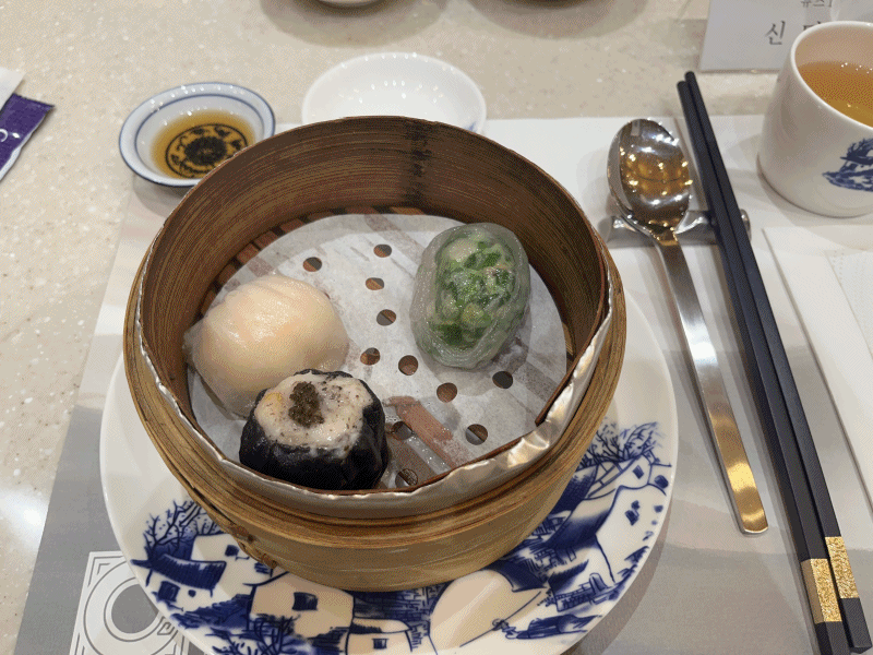 본문 이미지 - 크리스탈 제이드 '홍콩식 딤섬·BBQ 클래식·마늘소스 전복찜·완탕면·생강스프' 사진. ⓒ News1 신민경 기자