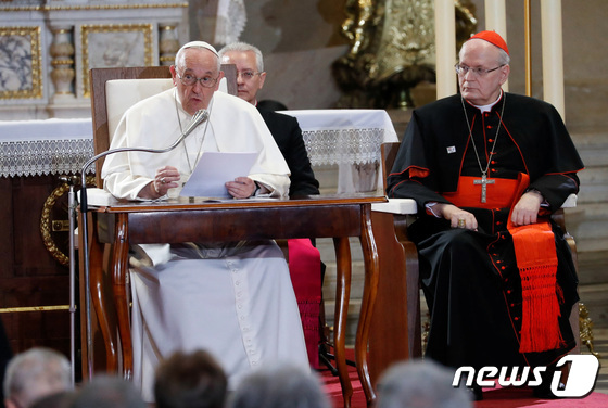 “Pope Francis urges acceptance of refugees and warns against nationalism during Hungary visit”