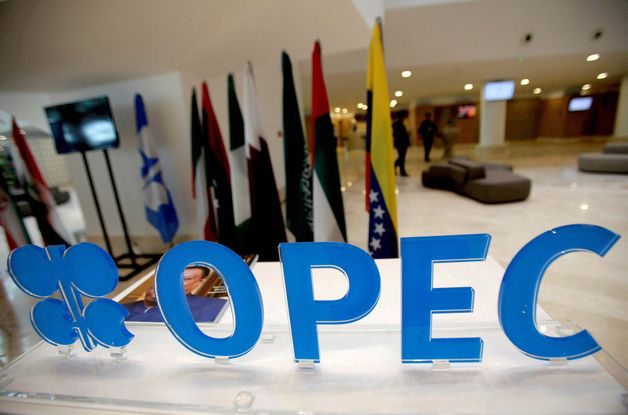 OPEC+ 회의 앞두고 유가 3% 급등, WTI 70달러 돌파