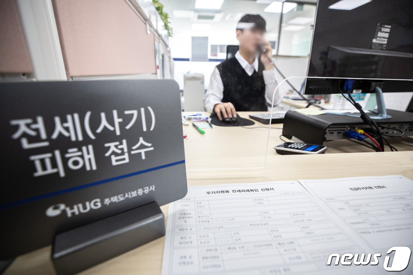 본문 이미지 - 서울 강서구 전세사기피해지원센터에서 직원이 업무를 하고 있다 . /뉴스1 ⓒ News1 이재명 기자