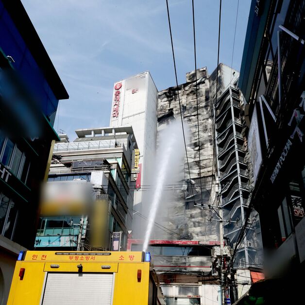 담배꽁초 튕겨 36개 상가 매장에 불…50대 여성 벌금형