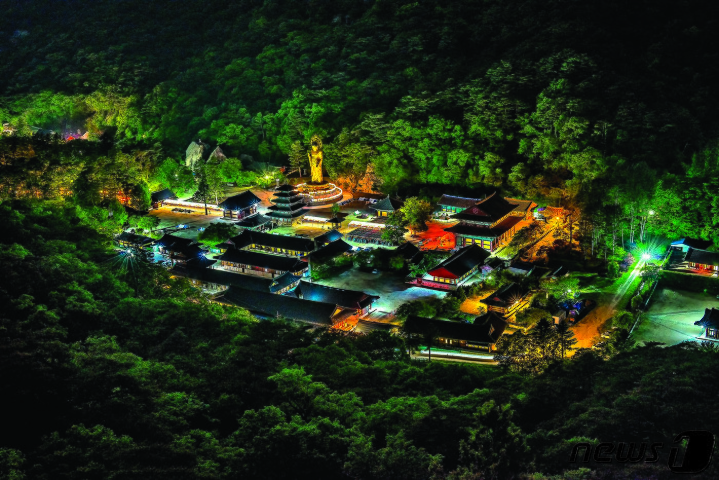 본문 이미지 - 충북 보은 속리산 법주사 야경.(보은군 제공) 