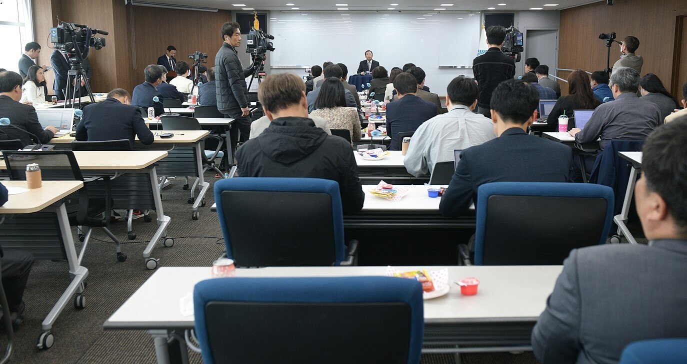 본문 이미지 -  4일 세종시청 5층 대회의실에서 열린 최민호 시장의 출입기자단 간담회 모습. (세종시 제공) / 뉴스1