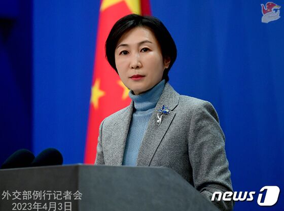 마오닝 중국 외교부 대변인이 3일 베이징 외교부 청사에서 정례 브리핑을 열고 취재진의 질문에 답하고 있다. © News1 강민경 기자