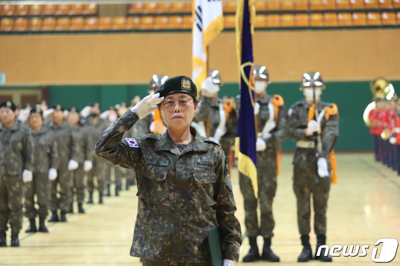 육군 35사단이 제55주년 예비군 창설 기념일을 하루 앞둔 6일 정읍시 국민체육센터 실내체육관에서 정읍시 여성예비군 소대 창설식을 개최했다.&#40;육군 제공&#41;2023.4.6/뉴스1