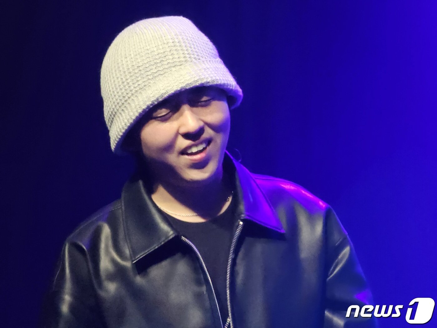 본문 이미지 - '릴러말즈'가 공연을 즐기고 있는 모습. 갤럭시S23 울트라 촬영 사진. 2023.3.25/뉴스1 ⓒ News1 이기범 기자