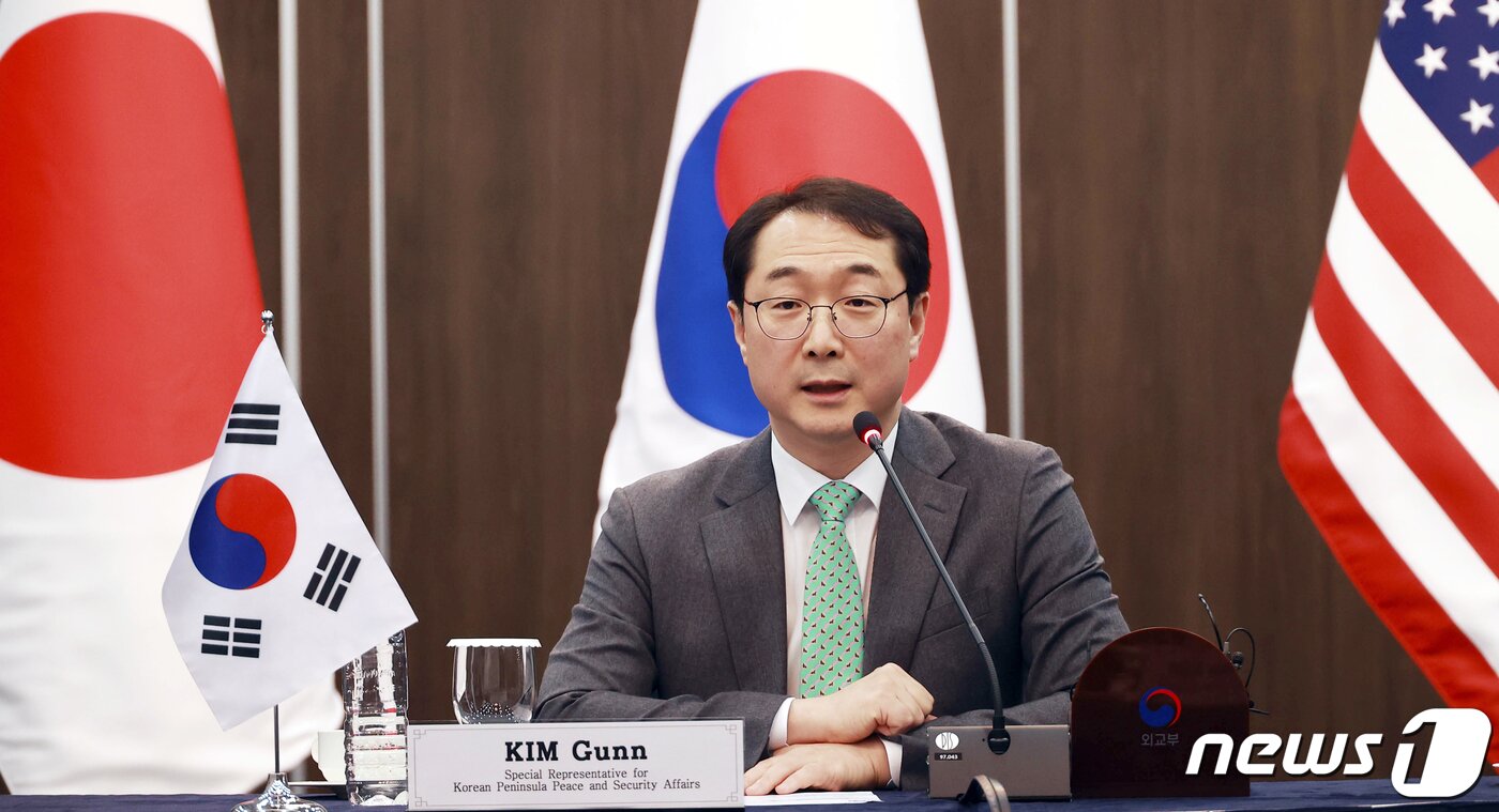 본문 이미지 - 김건 외교부 한반도평화교섭본부장이 7일 오전 서울 종로구 정부서울청사 외교부에서 열린 한·미·일 북핵수석대표협의에서 발언을 하고 있다. (공동취재) 2023.4.7/뉴스1 ⓒ News1 김명섭 기자