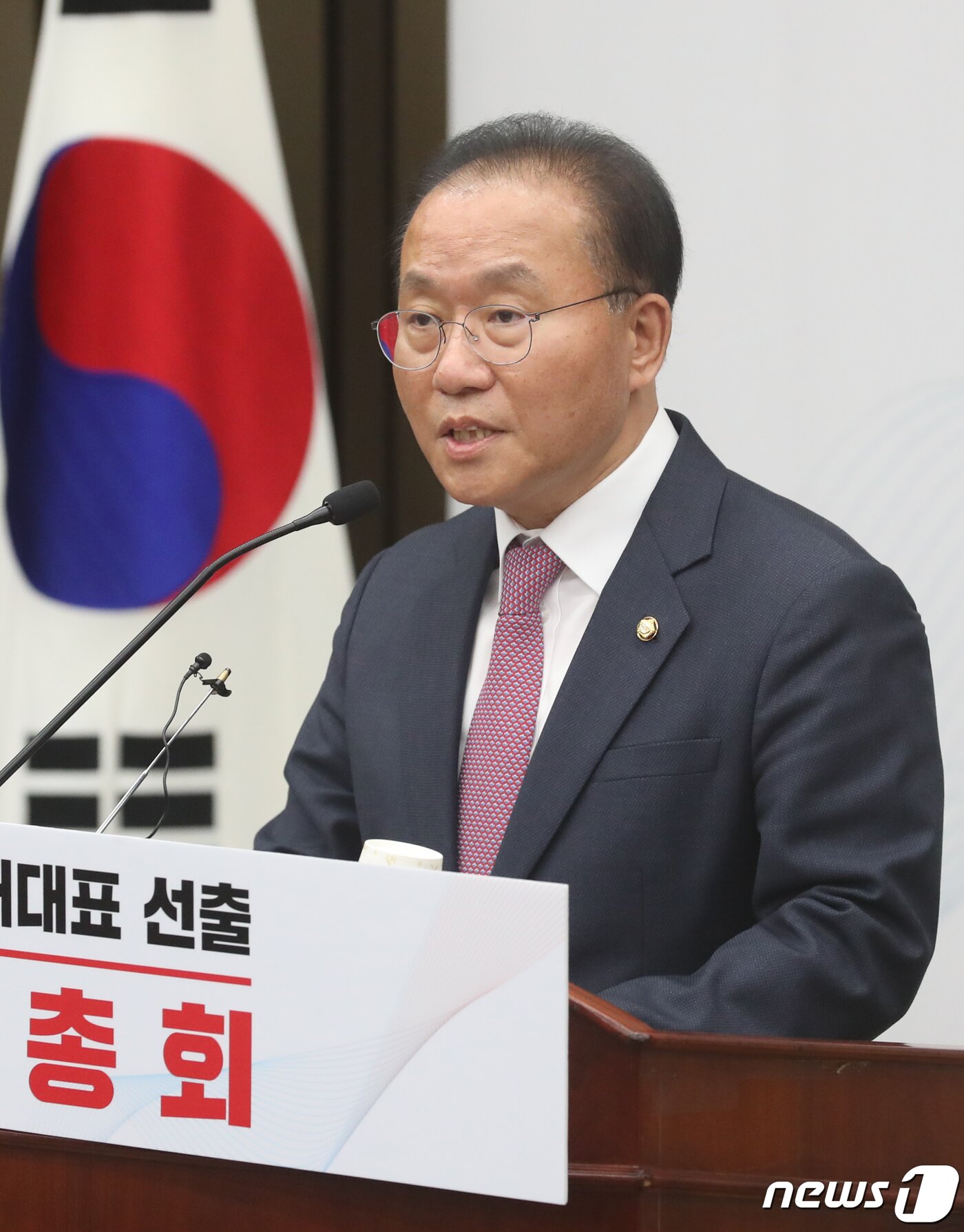 본문 이미지 - 국민의힘 새 원내대표로 선출된 윤재옥 의원이 7일 서울 여의도 국회에서 열린 '2023 원내대표 선출 의원총회'에서 인사말을 하고 있다. 2023.4.7/뉴스1 ⓒ News1 송원영 기자