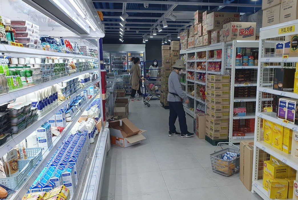 본문 이미지 - 서울 영등포구의 국군복지단 영외마트(PX)인 '바다마을' 내부 모습. 2023.4.3/뉴스1 ⓒ News1 박응진 기자