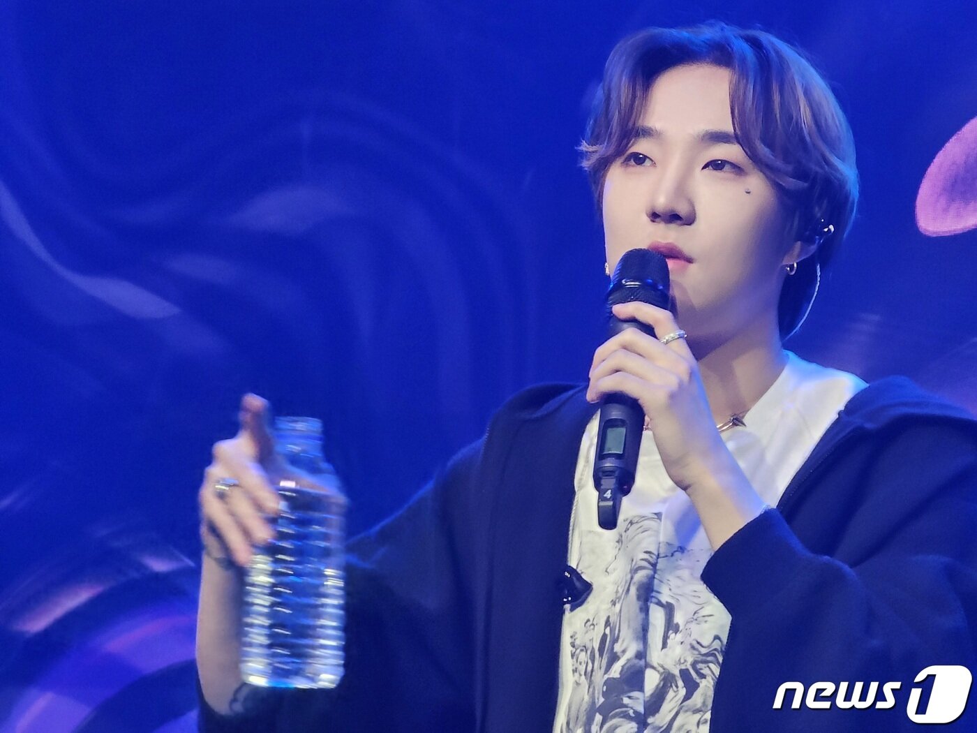 본문 이미지 - '비오'가 관객들과 소통을 하고 있다. 갤럭시S23 울트라로 촬영한 사진. 2023.3.25/뉴스1 ⓒ News1 이기범 기자