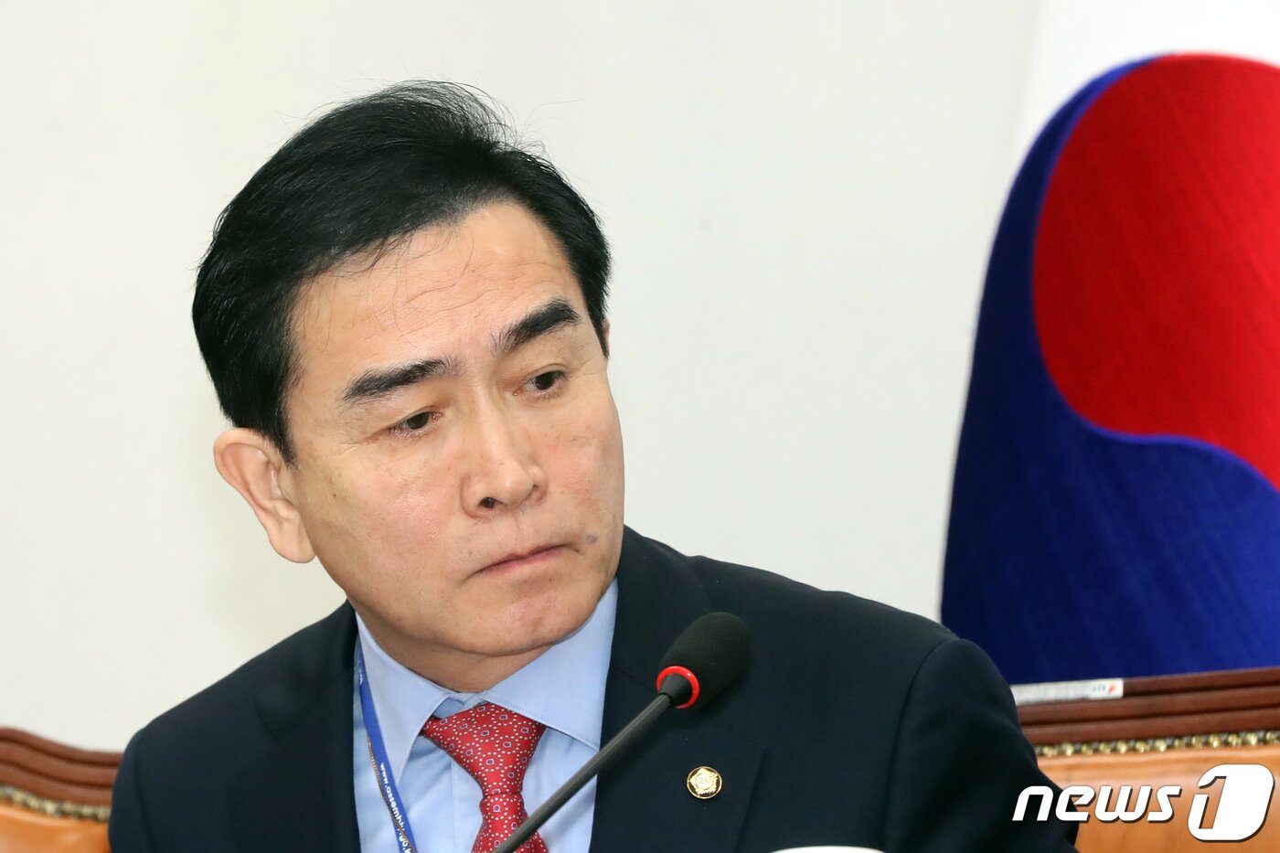 본문 이미지 - 태영호 국민의힘 최고위원이 1일 오전 서울 여의도 국회에서 열린 최고위원회의에 자리하고 있다. 2023.5.1/뉴스1 ⓒ News1 황기선 기자