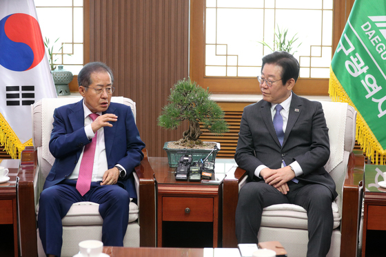 李대통령, 외연확장 본격화…홍준표 오찬에 '비명·보수' 동시 끌어안기