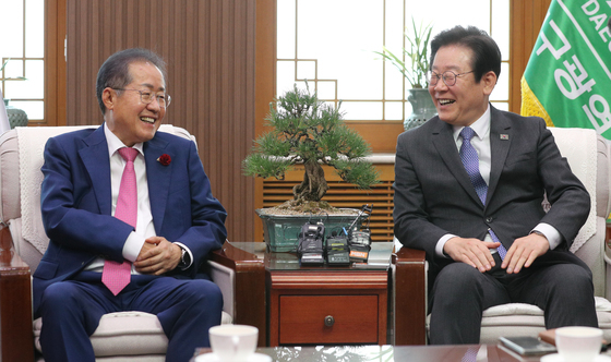 총리? 洪 "저급한 해석"이라 했지만 與 '그럴수도' '안돼 통제불능' 엇갈린 반응