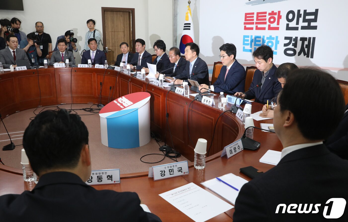 본문 이미지 - 김기현 국민의힘 대표가 11일 오전 서울 여의도 국회에서 열린 최고위원회의에서 발언을 하고 있다. 2023.5.11/뉴스1 ⓒ News1 ,송원영 기자