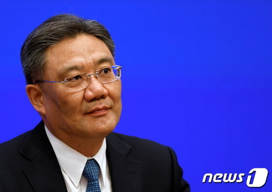 왕원타오 중국 상무부장. 2021.02.24. © 로이터=뉴스1 © News1 정윤영 기자