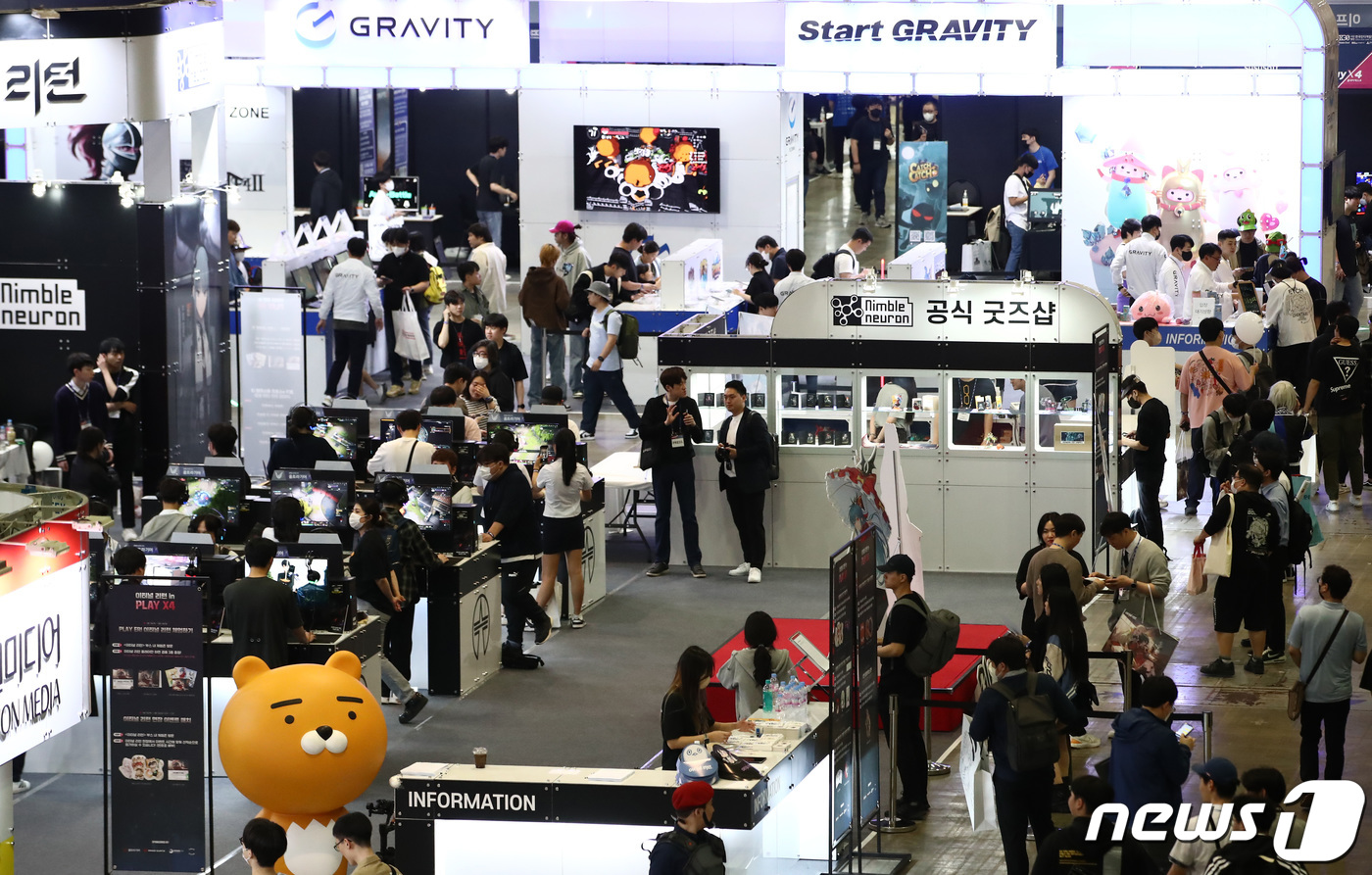 (서울=뉴스1) 김민지 기자 = 11일 경기 고양시 킨텍스 제2전시장에서 열린 플레이엑스포가 관람객들로 붐비고 있다. 2023.5.11/뉴스1