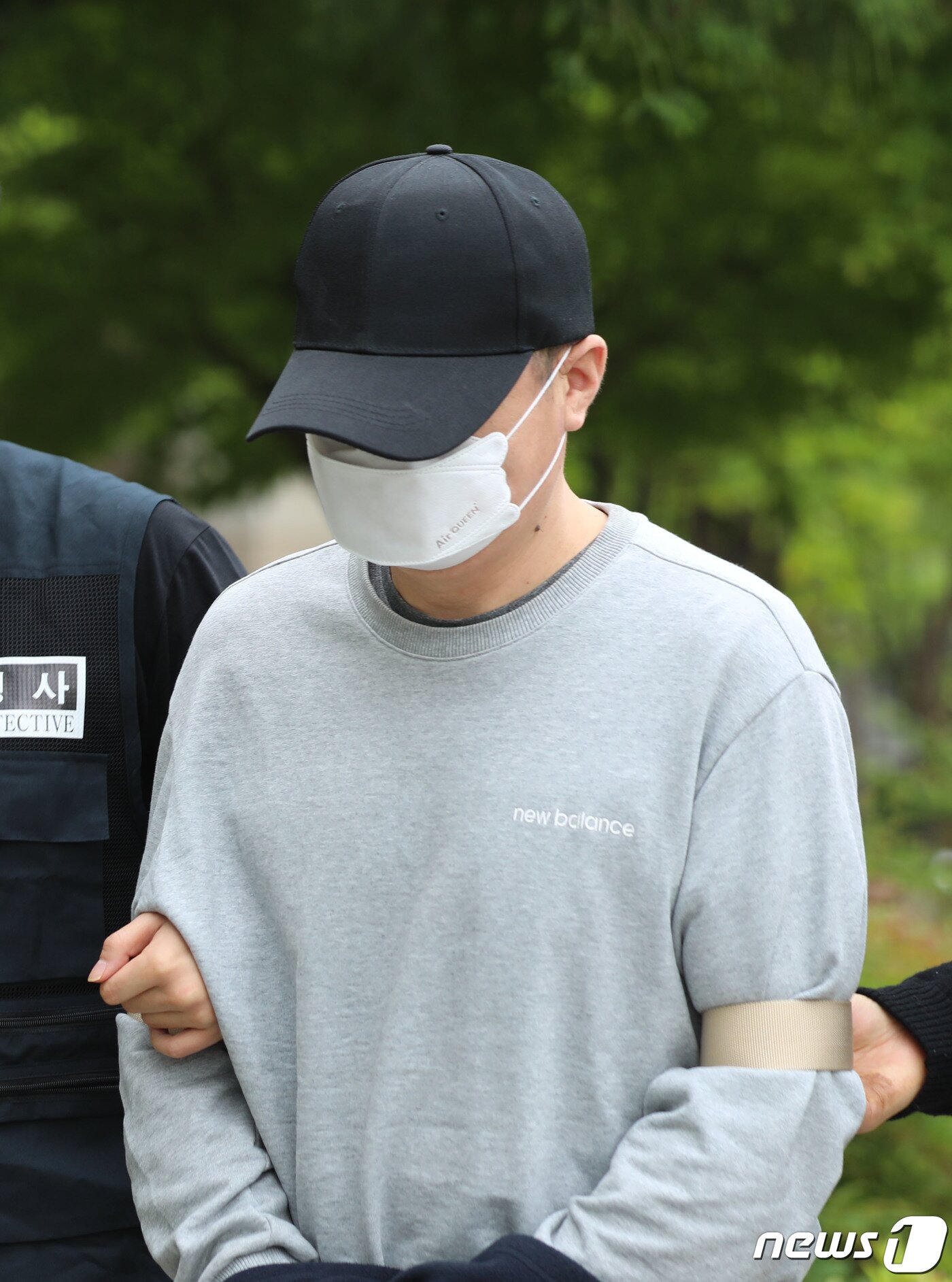 본문 이미지 - 2023년 5월 시흥에서 이웃주민 3명을 살해하거나 크게 다치게 한 30대 중국인 김모씨. /뉴스1
