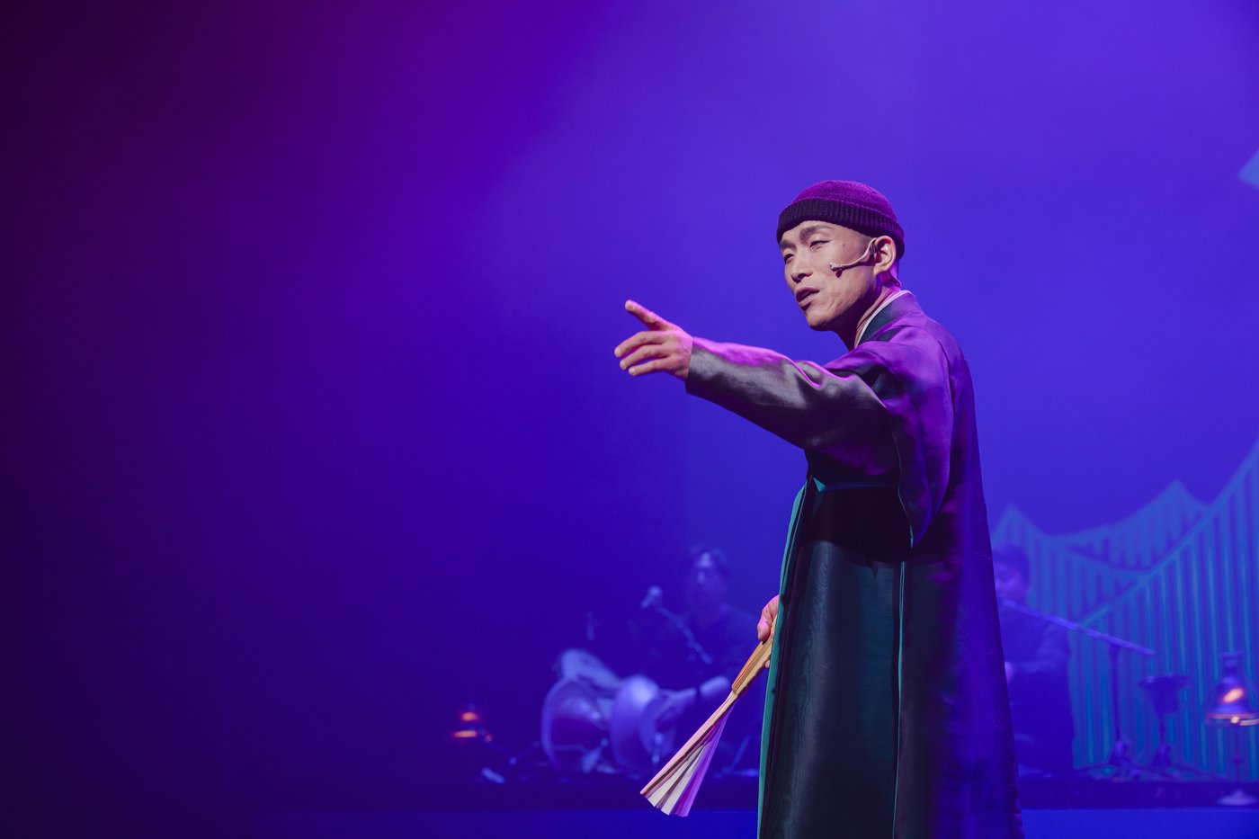 본문 이미지 - 국립창극단 '절창 Ⅲ' 무대에 오른 밴드 '이날치'의 안이호. (국립창극단 제공) 