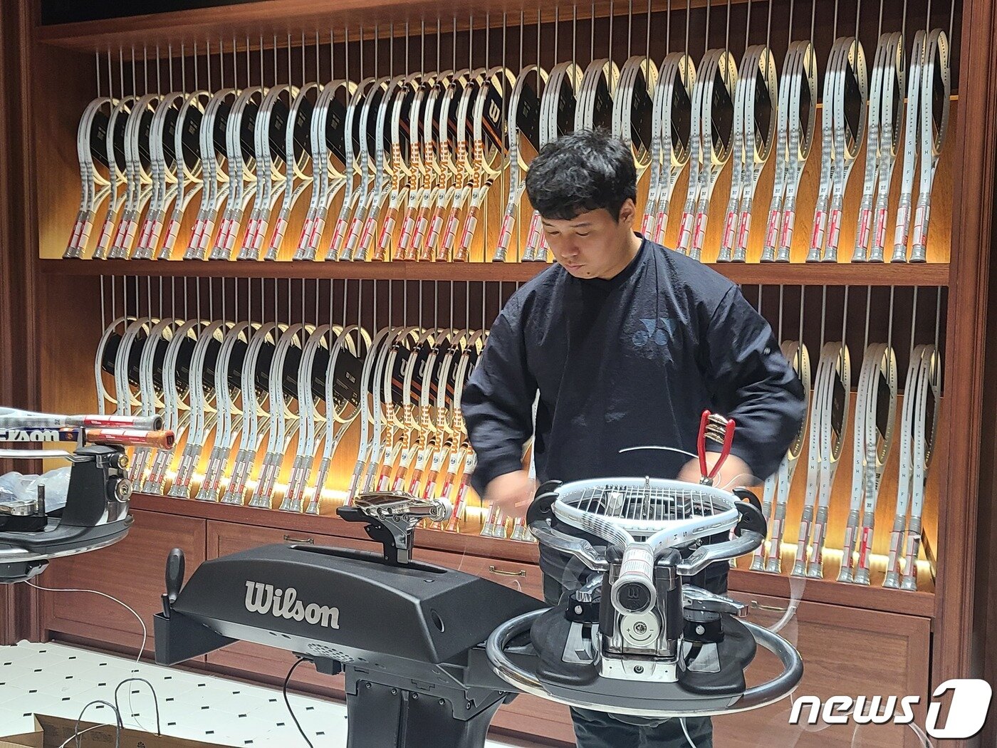 본문 이미지 - 라켓 라운지 스트링 케어 서비스 ⓒ News1