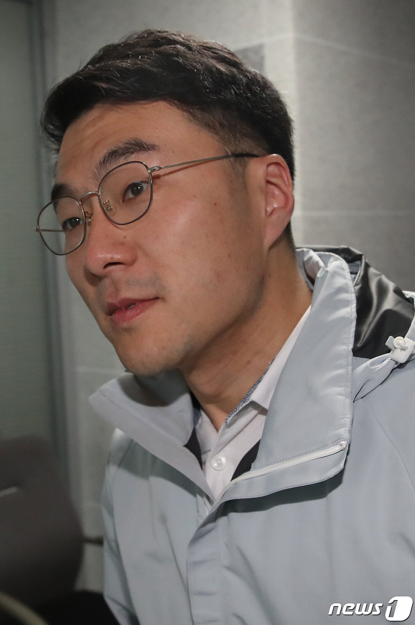 본문 이미지 - 가상자산(암호화폐) 이상 거래 의혹 논란에 자진탈당을 선언한 김남국 더불어민주당 의원이 14일 오전 서울 여의도 국회 의원회관 의원실로 출근하고 있다. 2023.5.14/뉴스1 ⓒ News1 임세영 기자