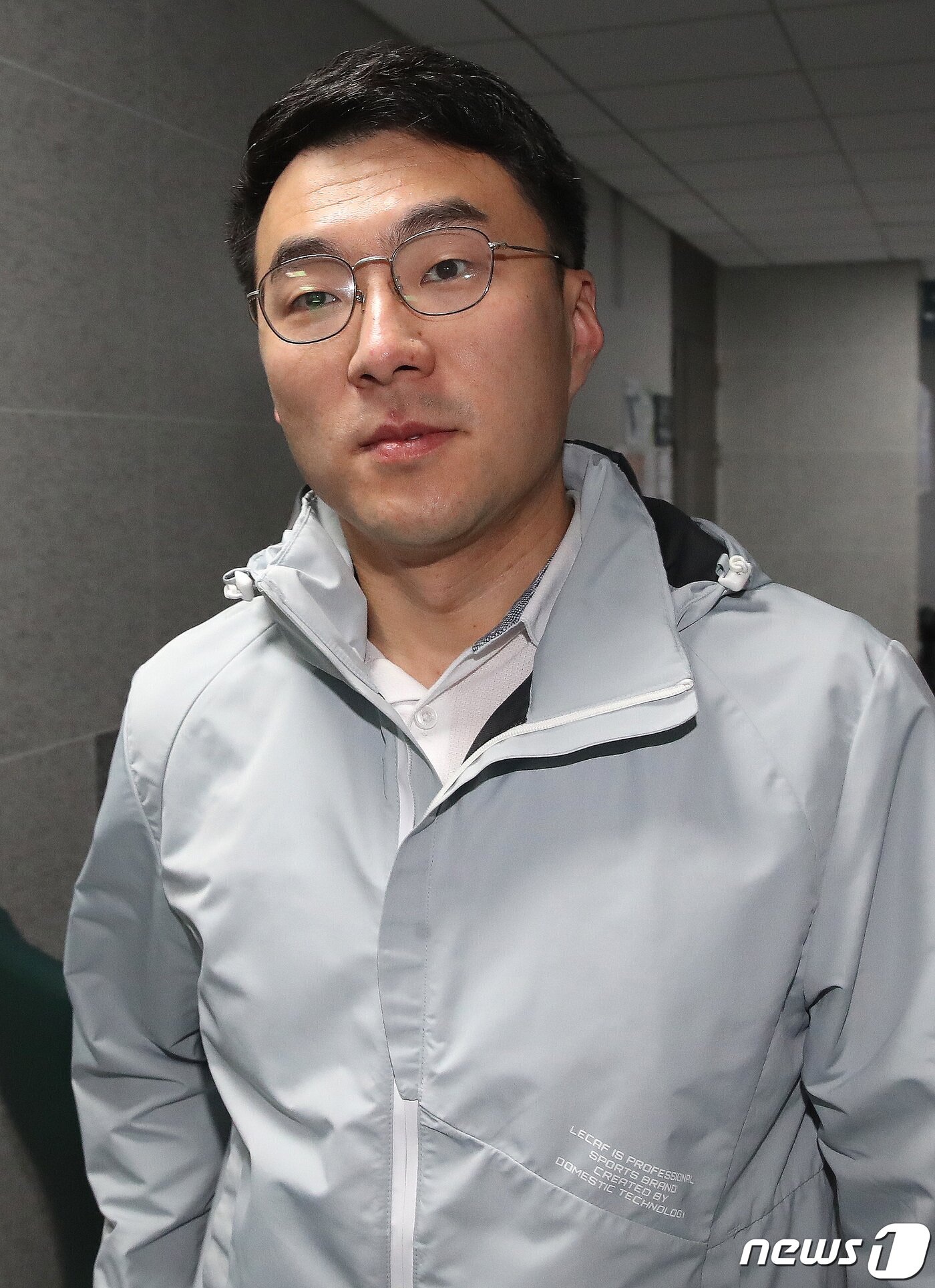 본문 이미지 - 가상자산(암호화폐) 이상 거래 의혹 논란에 자진탈당을 선언한 김남국 더불어민주당 의원이 14일 오전 서울 여의도 국회 의원회관 의원실로 출근하고 있다. 김 의원은 이날 오전 자신의 사회관계망서비스(SNS)를 통해 "저는 오늘 사랑하는 민주당을 잠시 떠난다＂고 밝혔다. 2023.5.14/뉴스1 ⓒ News1 임세영 기자
