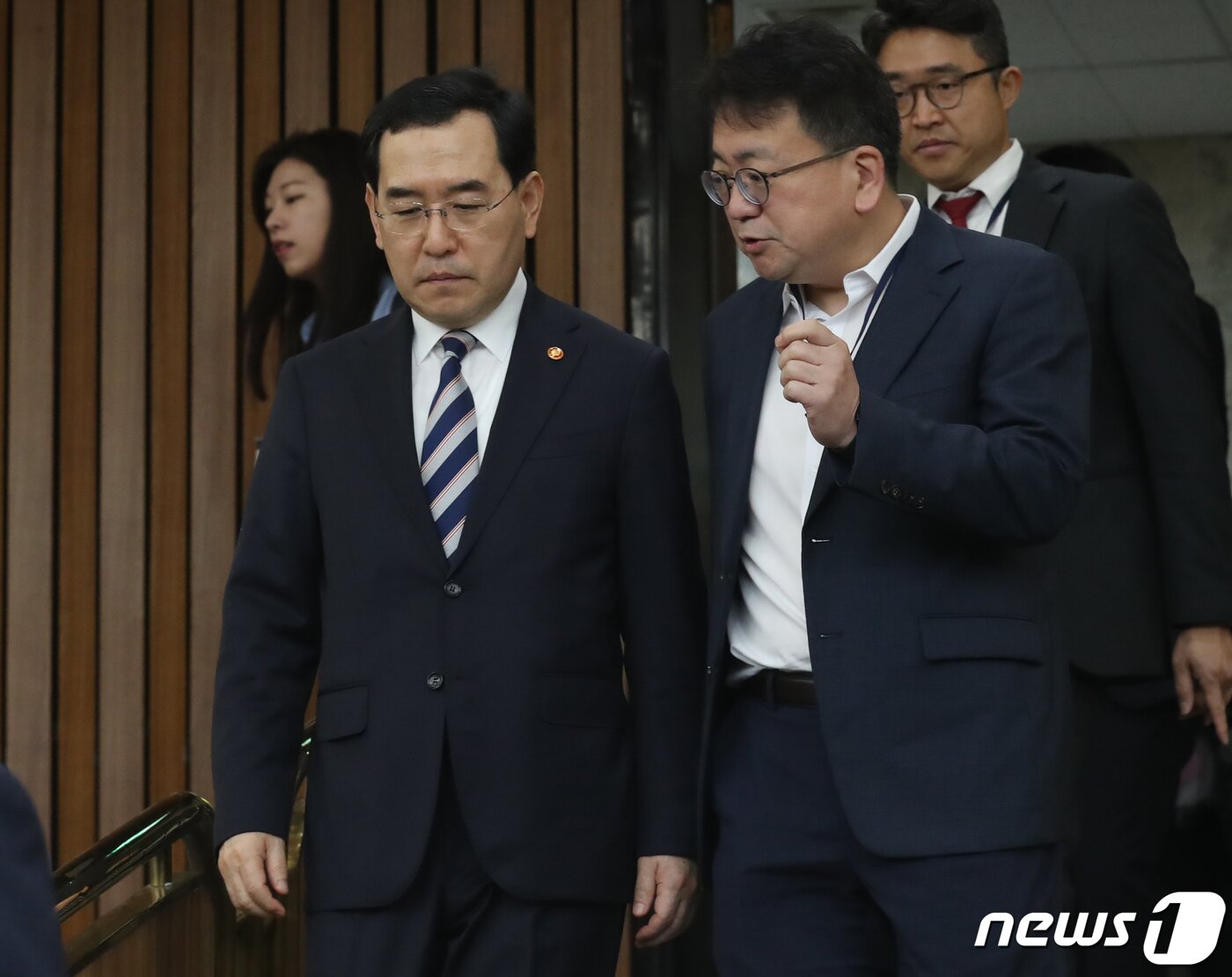 본문 이미지 - 이창양 산업통상자원부 장관이 15일 오전 서울 여의도 국회에서 열린 전기·가스 요금 관련 당정협의회에 참석하고 있다. 2023.5.15/뉴스1 ⓒ News1 송원영 기자