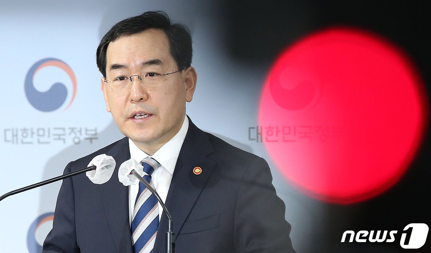 본문 이미지 - 이창양 산업통상자원부 장관이 15일 서울 종로구 정부서울청사에서 2023년도 2분기 전기·가스요금 조정안 및 취약계층 지원 대책을 발표하고 있다. 2023.5.15/뉴스1 ⓒ News1 박지혜 기자