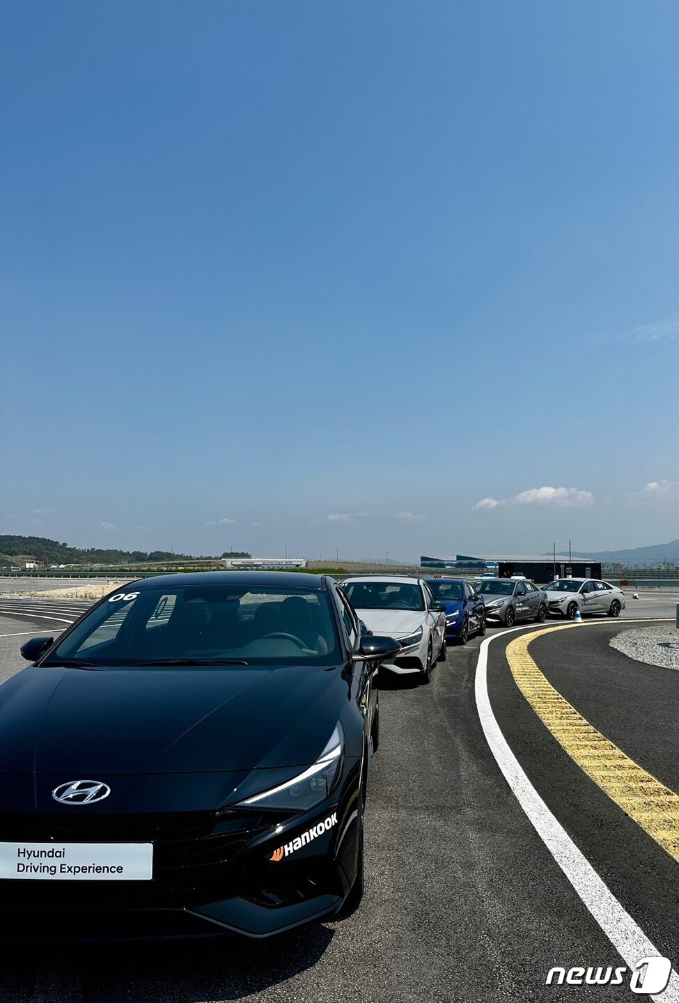 본문 이미지 - HMG 드라이빙 익스피리언스 센터에서 서킷 주행 대기 중인 아반떼 N 라인 모델.ⓒ 뉴스1 이동희 기자 