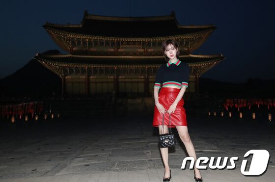 에스파 윈터가 16일 서울 종로구 경복궁 근정전 입구에서 진행된 구찌(Gucci)의 2024 크루즈 쇼 포토콜 행사에서 신비로운 매력으로 시선을 사로잡고 있다. © News1 권현진 기자