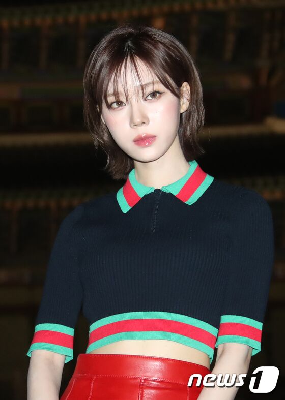 에스파 윈터가 16일 서울 종로구 경복궁 근정전 입구에서 진행된 구찌(Gucci)의 2024 크루즈 쇼 포토콜 행사에서 포즈를 취하고 있다. © News1 권현진 기자