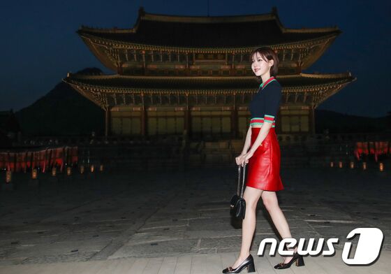 에스파 윈터가 16일 서울 종로구 경복궁 근정전 입구에서 진행된 구찌(Gucci)의 2024 크루즈 쇼 포토콜 행사에 참석하고 있다. © News1 권현진 기자