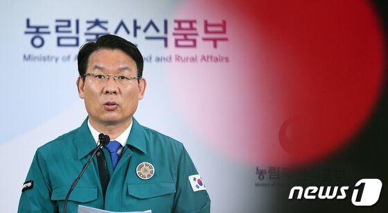 청주 한우농장서 또 구제역, 총 11곳…위기단계 '심각' 상향 - 뉴스1 청주 한우농장서 또 구제역, 총 11곳…위기단계 '심각' 상향 - 뉴스1
