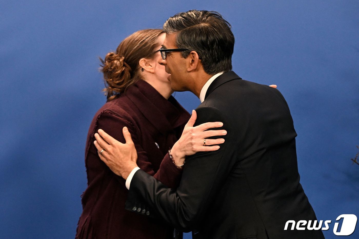 (레이캬비크 AFP=뉴스1) 우동명 기자 = 리시 수낵 영국 총리가 16일(현지시각) 아이슬란드 레이캬비크의 하르파 콘서트홀에서 열린 유럽 평의회 정상회의에 도착해 카트린 야콥스도 …