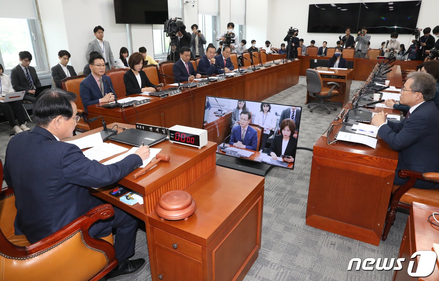 본문 이미지 - 변재일 국회 윤리특위 위원장이 17일 오전 서울 여의도 국회에서 윤리특별위원회 전체회의를 주재하고 있다. 2023.5.17/뉴스1 ⓒ News1 송원영 기자