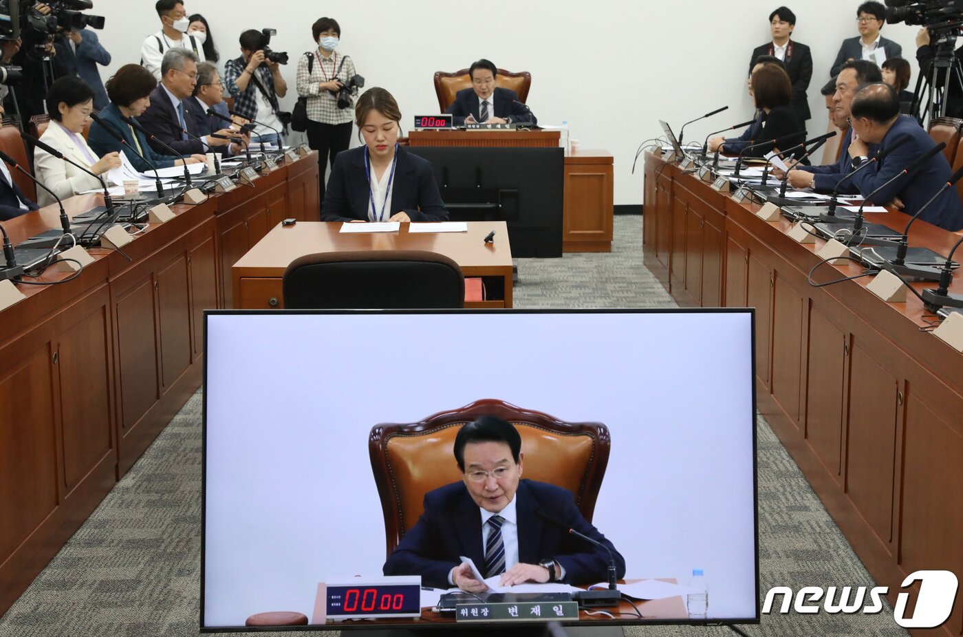 본문 이미지 - 변재일 국회 윤리특위 위원장이 17일 오전 서울 여의도 국회에서 윤리특별위원회 전체회의를 주재하고 있다. 2023.5.17/뉴스1 ⓒ News1 송원영 기자