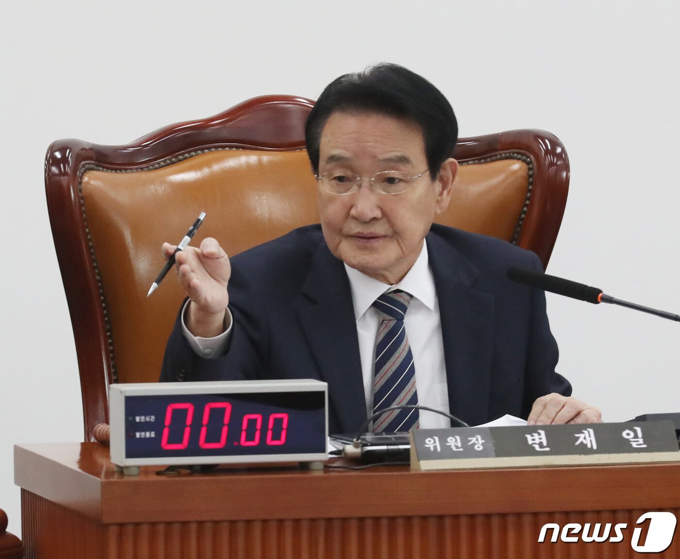 본문 이미지 - 변재일 국회 윤리특위 위원장이 17일 오전 서울 여의도 국회에서 열린 윤리특별위원회 전체회의에서 발언을 하고 있다. 2023.5.17/뉴스1 ⓒ News1 송원영 기자