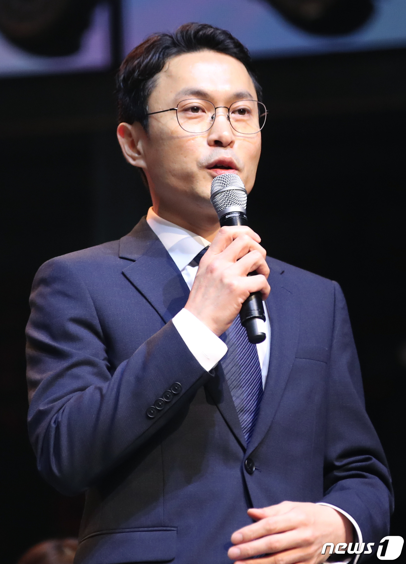 (서울=뉴스1) 권현진 기자 = 이종석 연출이 17일 오후 서울 강남구 광림아트센터 BBCH홀에서 진행된 쇼 뮤지컬 '드림하이' 프레스콜에서 인사말을 하고 있다.'드림하이'는 지난 …