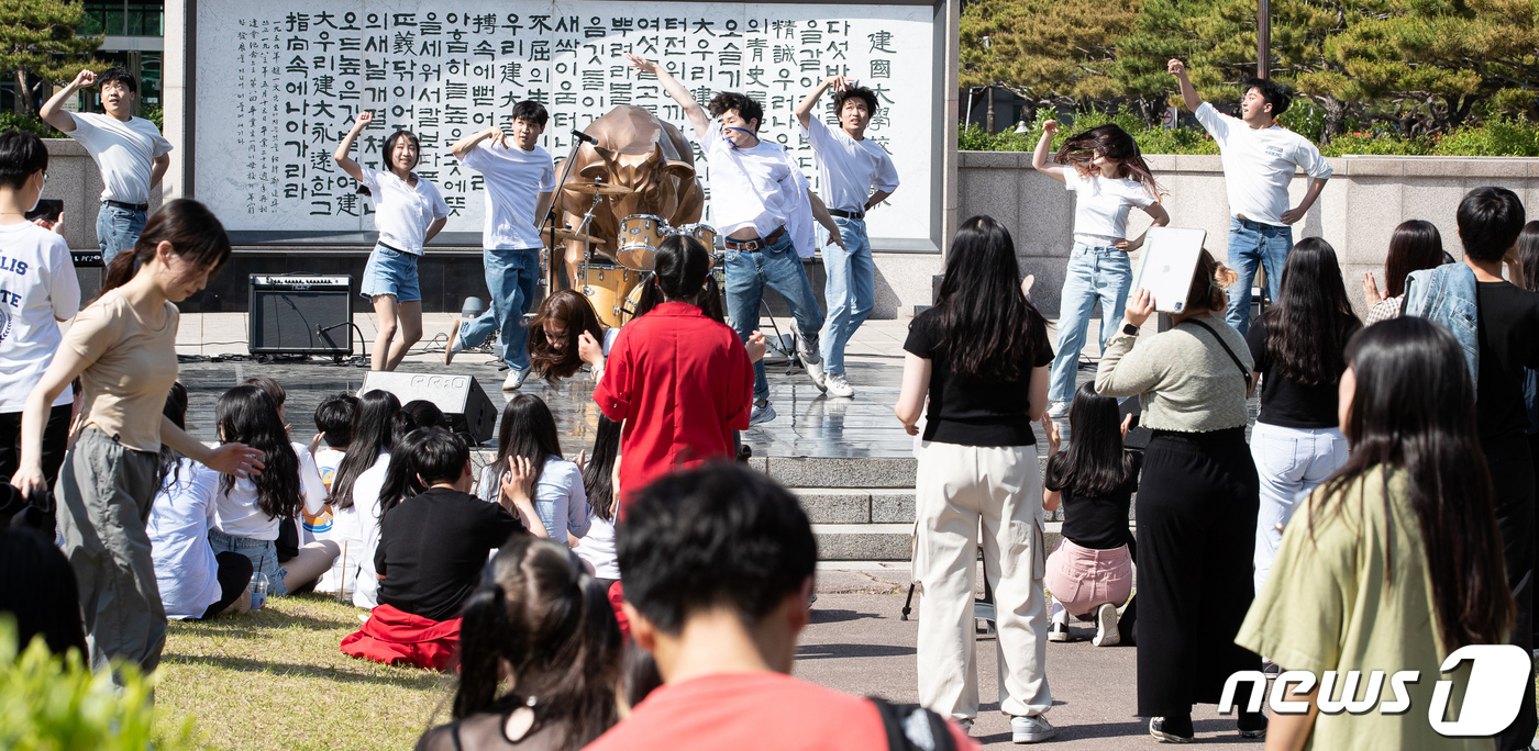 동아리 공연 즐겨요 - 뉴스1