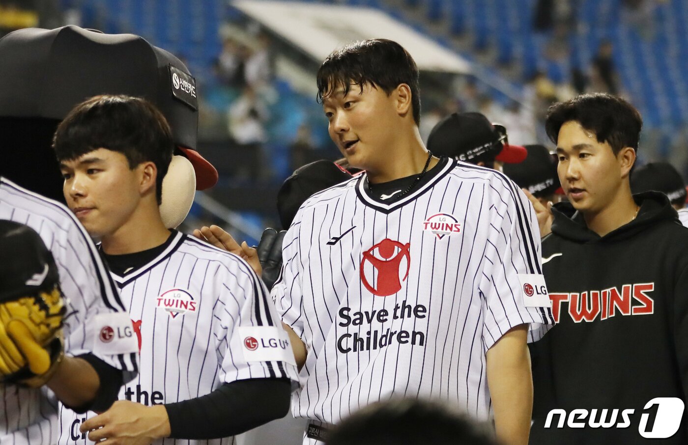 본문 이미지 - LG 트윈스 이재원(오른쪽에서 2번째). 뉴스1 DB ⓒ News1 김민지 기자