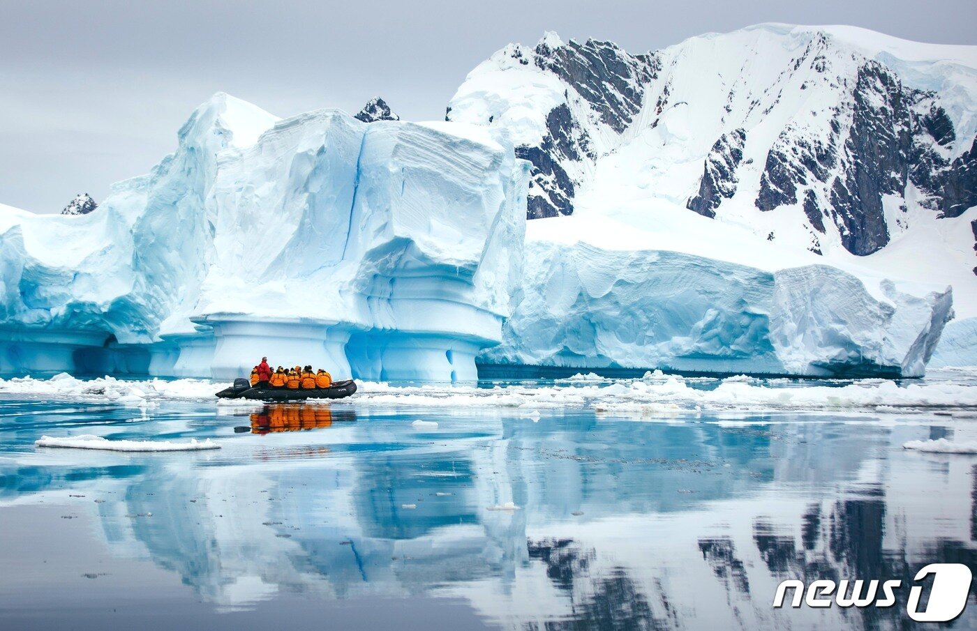 본문 이미지 - 빙하 카약(쿼크 익스페디션 제공)