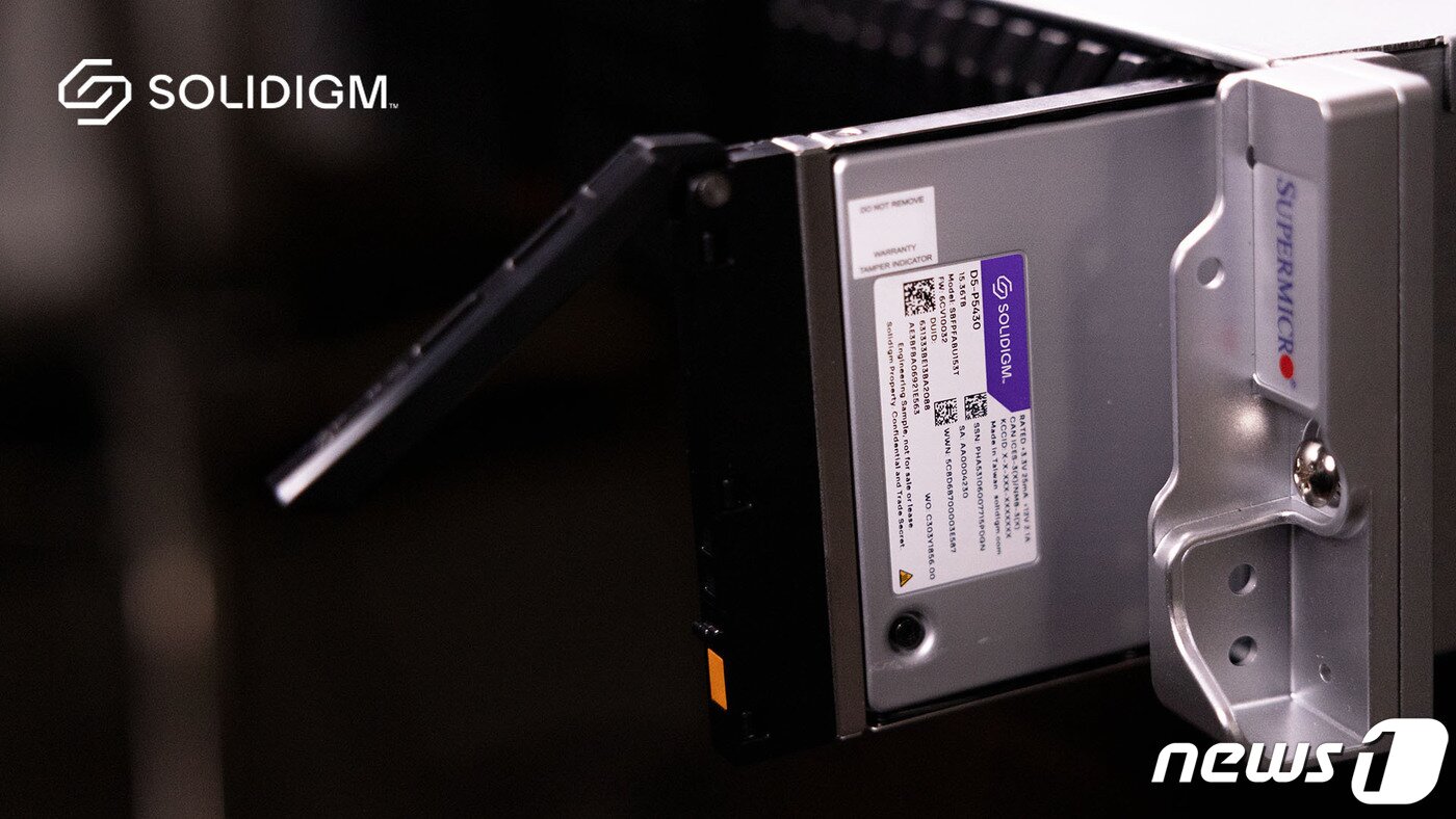 본문 이미지 -  솔리다임 데이터센터용 SSD 신제품 D5-P5430 . (솔리다임 제공)