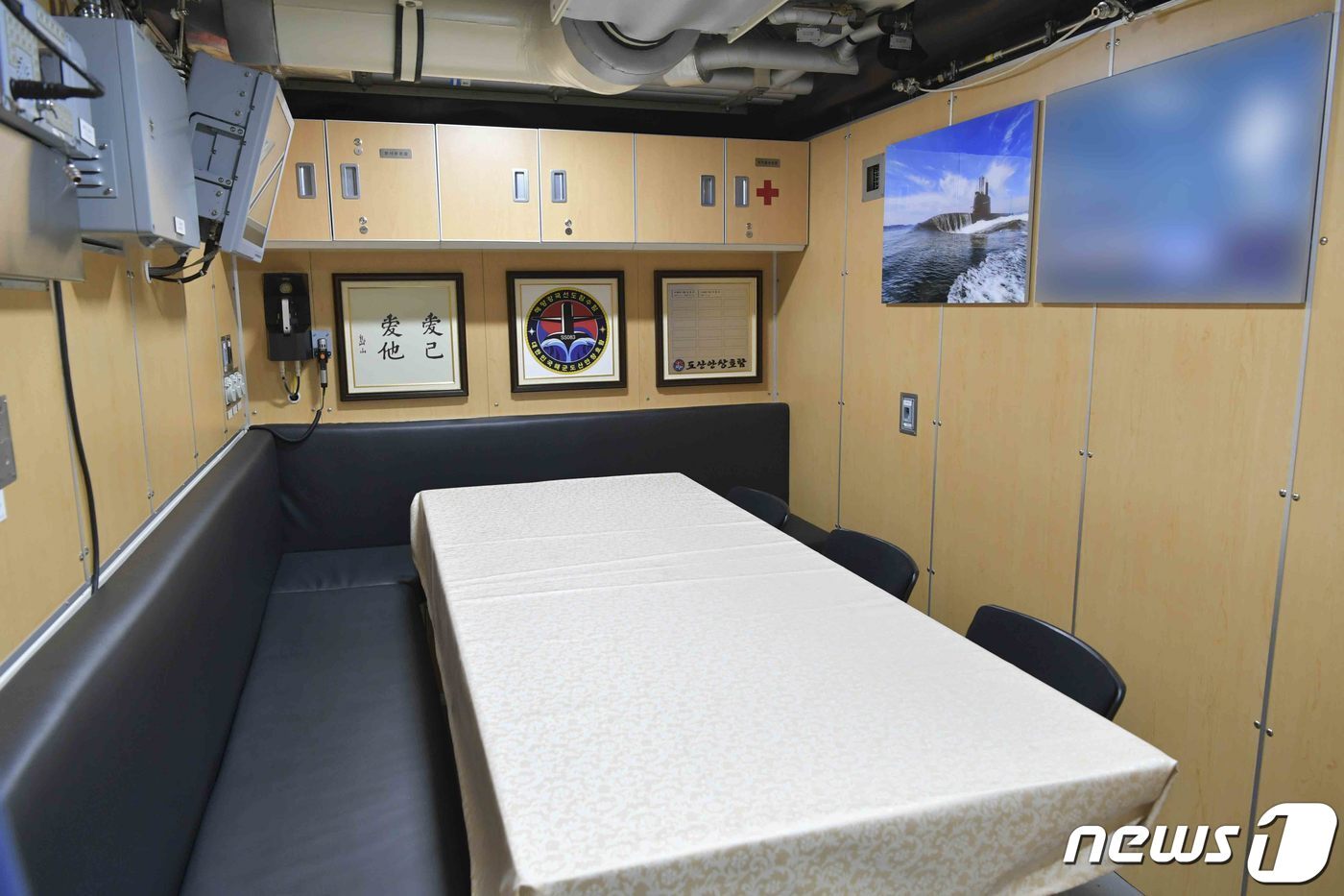 본문 이미지 - 해군 3000톤급 잠수함 '도산안창호함' 내부. (해군 제공) 2023.5.18/뉴스1